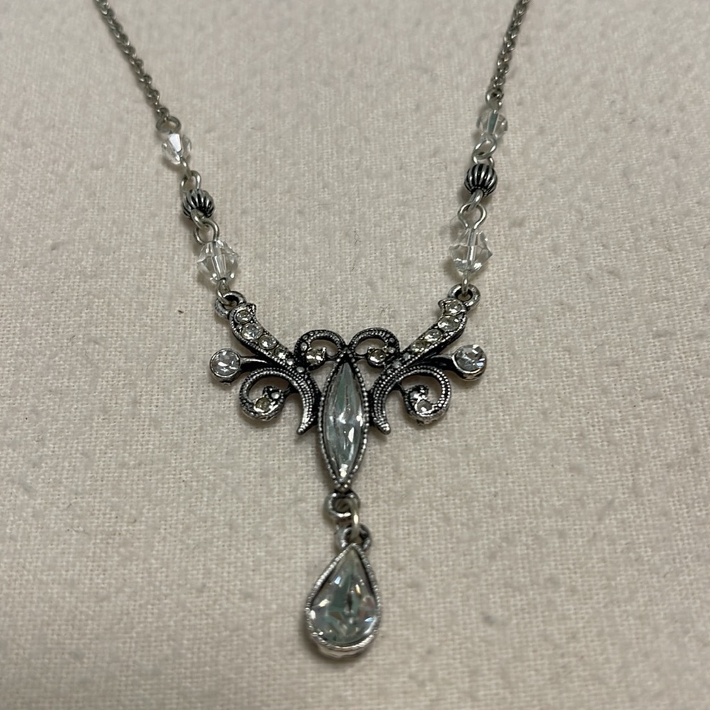 Silver necklace with rhinestones*